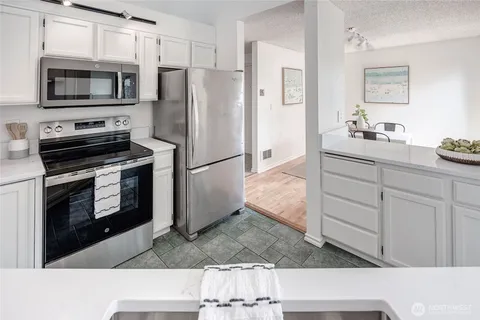 $455,000 | 1809 North 107th Street, Unit 301, Seattle, WA 98133