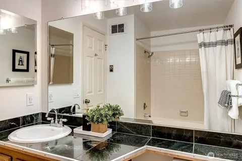$455,000 | 1809 North 107th Street, Unit 301, Seattle, WA 98133