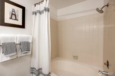 $455,000 | 1809 North 107th Street, Unit 301, Seattle, WA 98133