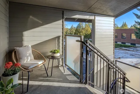 $455,000 | 1809 North 107th Street, Unit 301, Seattle, WA 98133