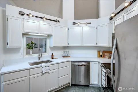 $455,000 | 1809 North 107th Street, Unit 301, Seattle, WA 98133