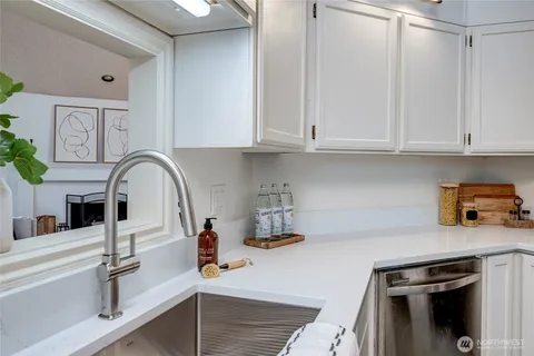 $455,000 | 1809 North 107th Street, Unit 301, Seattle, WA 98133