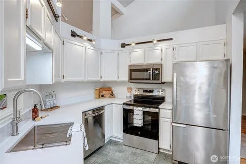 $455,000 | 1809 North 107th Street, Unit 301, Seattle, WA 98133