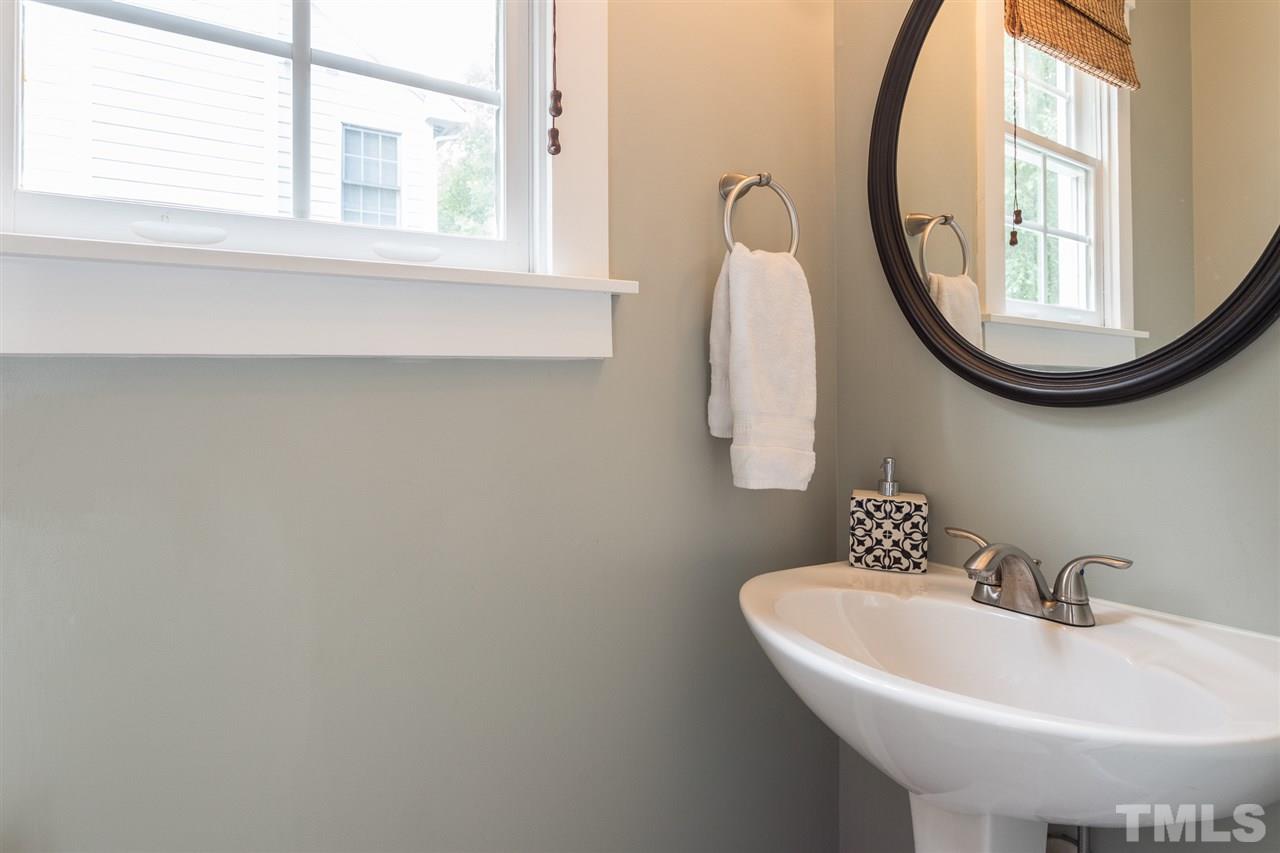 12221 Freemont Lane Raleigh, NC 27613 - Photo 17 of 30 Gallery Image 17