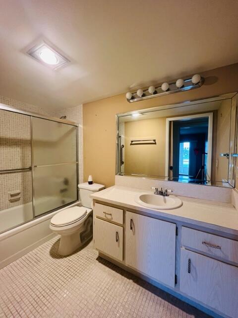 1006 Rexford Drive Boca Raton, FL 33434 - Photo 10 of 15 Guest bathroom