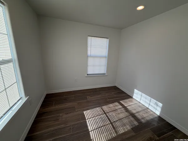 $1,800 | 268 County Road 341, La Vernia, TX 78121