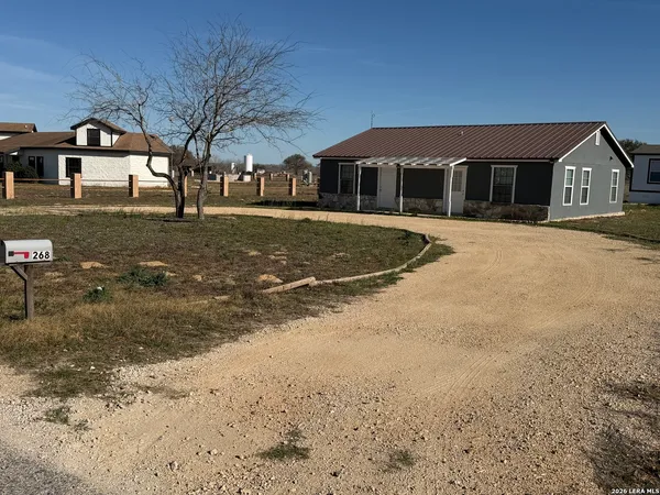 $1,800 | 268 County Road 341, La Vernia, TX 78121
