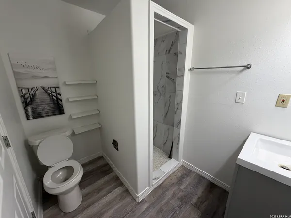 $1,800 | 268 County Road 341, La Vernia, TX 78121