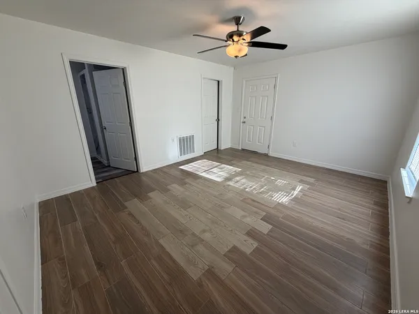 $1,800 | 268 County Road 341, La Vernia, TX 78121