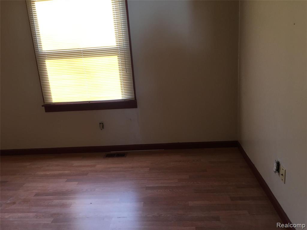 8439 Toepfer Road Warren, MI 48089 - Photo 6 of 13