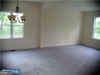 1554 Monroeville Road Monroeville, NJ 08343 - Photo 6 of 12 Living Room