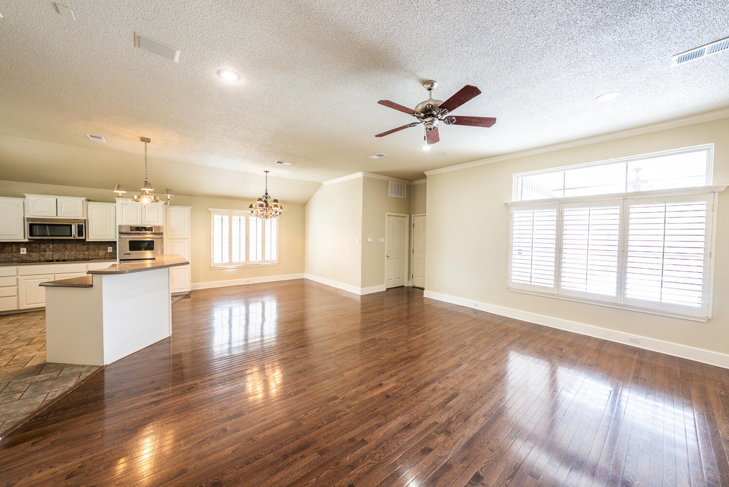 10907 Raleigh Avenue Lubbock, TX 79424 - Photo 4 of 27 DSC00954