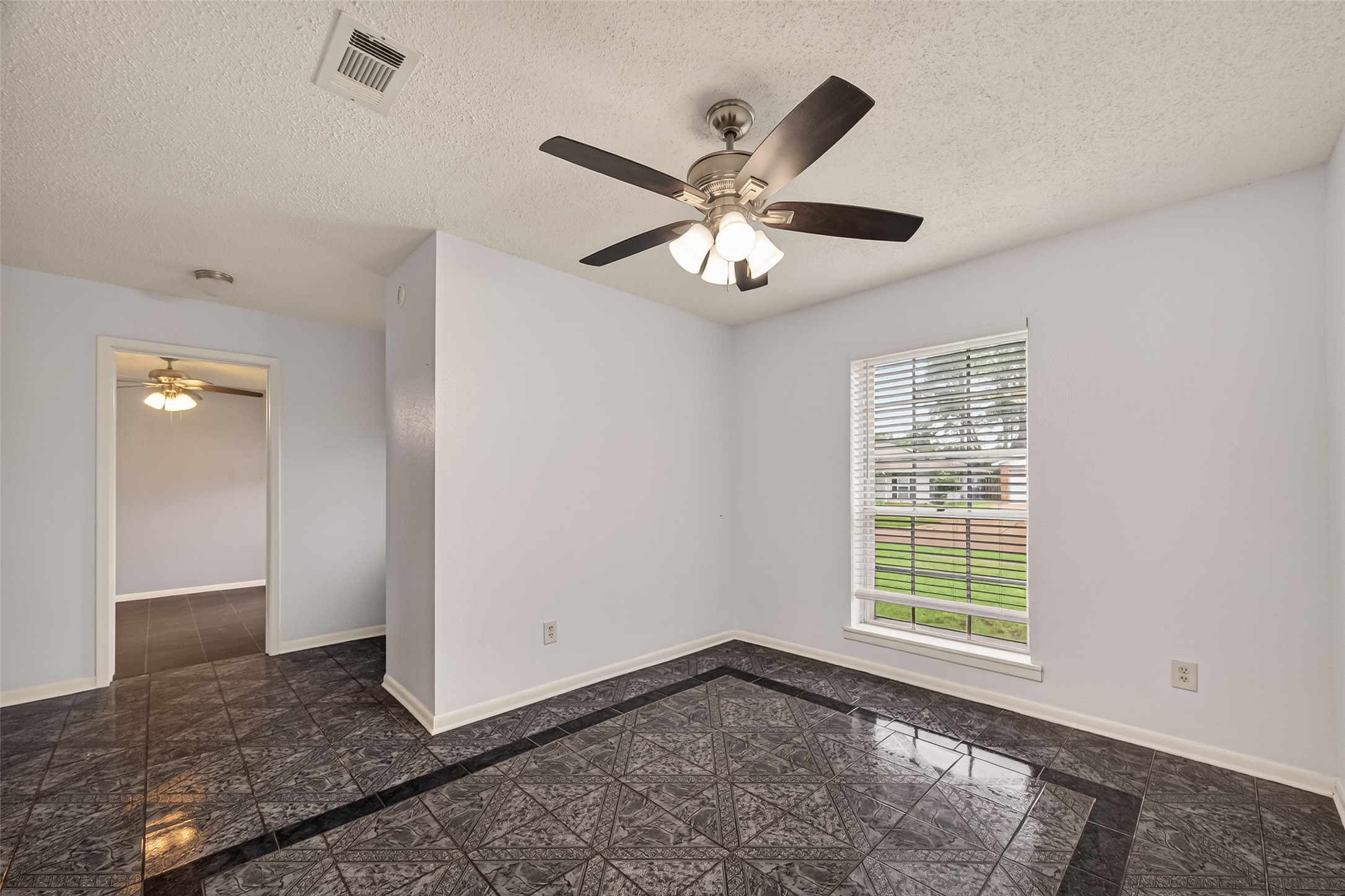 16219 Rill Lane Houston, TX 77062 - Photo 6 of 24 Dinning room