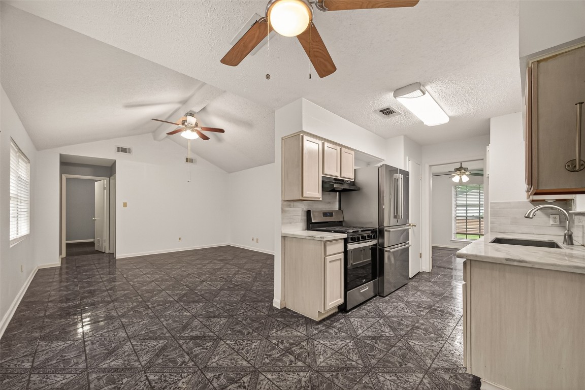 16219 Rill Lane Houston, TX 77062 - Photo 9 of 24