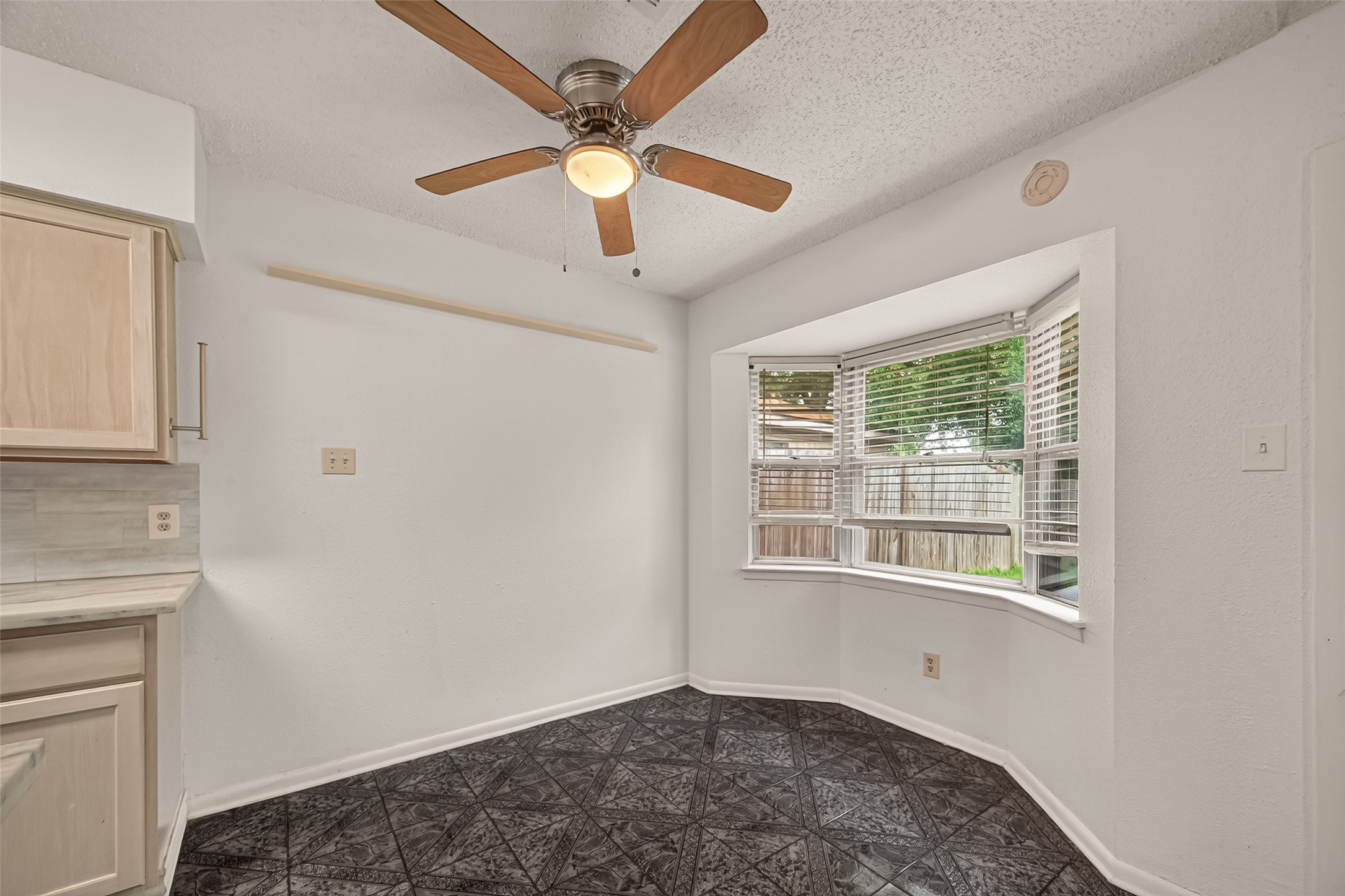 16219 Rill Lane Houston, TX 77062 - Photo 10 of 24 Breakfast area
