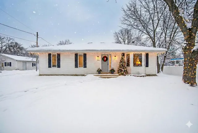 $299,900 | 1945 Cooper Street, Jackson, MI 49202