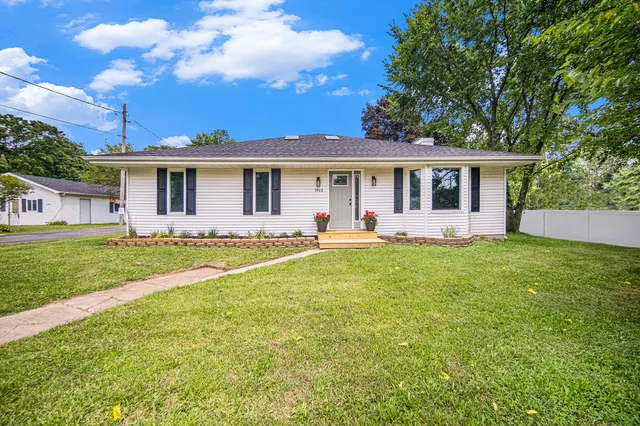 $299,900 | 1945 Cooper Street, Jackson, MI 49202