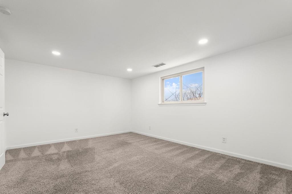 11022 Ferndale Road Dallas, TX 75238 - Photo 18 of 37 an empty room with a hallway