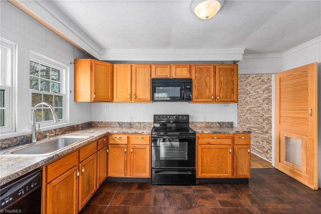 842 Red Brush Road Mount Airy, NC 27030 - Photo 11 of 37