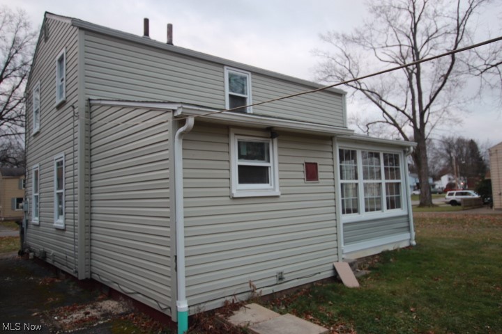 3606 Shelby Road Youngstown, OH 44511 - Photo 24 of 33 View of side of home