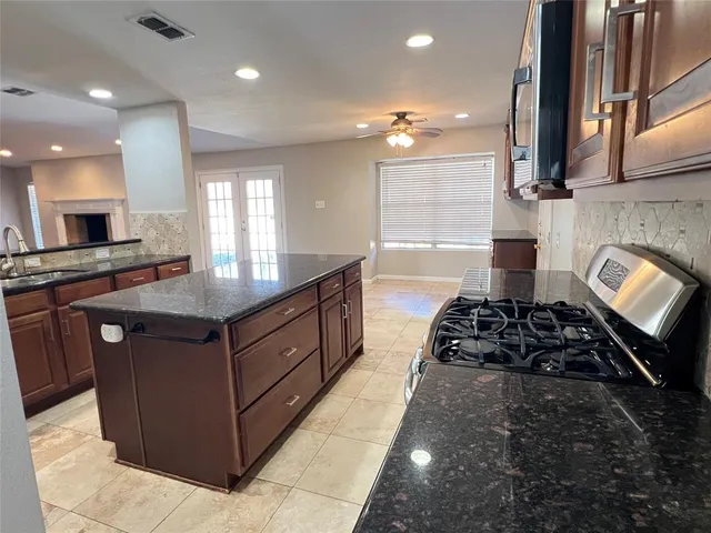 $3,400 | 6151 Alpha Road, Dallas, TX 75240