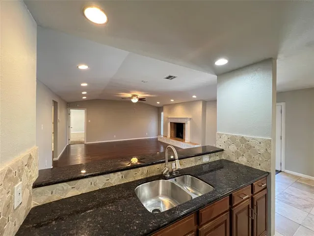 $3,400 | 6151 Alpha Road, Dallas, TX 75240