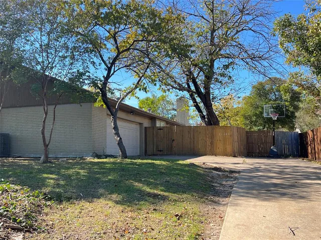 $3,400 | 6151 Alpha Road, Dallas, TX 75240