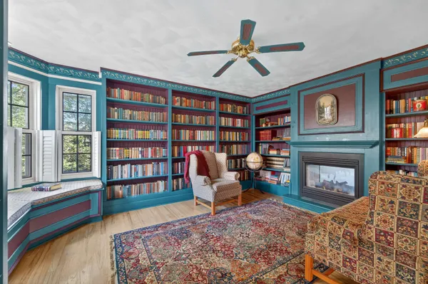 $949,900 | 107 Lamine Lane, Combined Locks, WI 54113