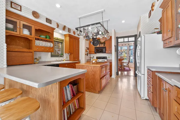 $949,900 | 107 Lamine Lane, Combined Locks, WI 54113