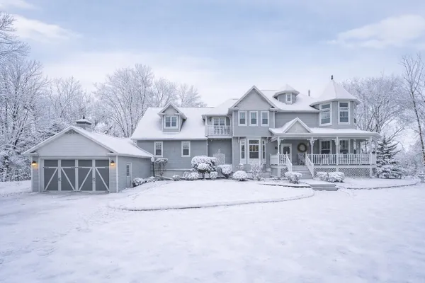 $949,900 | 107 Lamine Lane, Combined Locks, WI 54113