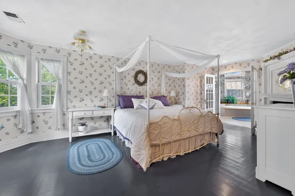 $949,900 | 107 Lamine Lane, Combined Locks, WI 54113