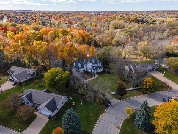 $949,900 | 107 Lamine Lane, Combined Locks, WI 54113