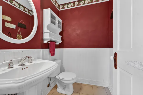 $949,900 | 107 Lamine Lane, Combined Locks, WI 54113