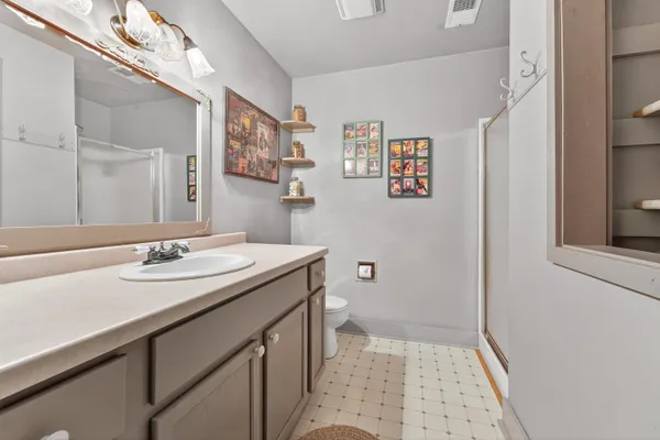 $949,900 | 107 Lamine Lane, Combined Locks, WI 54113