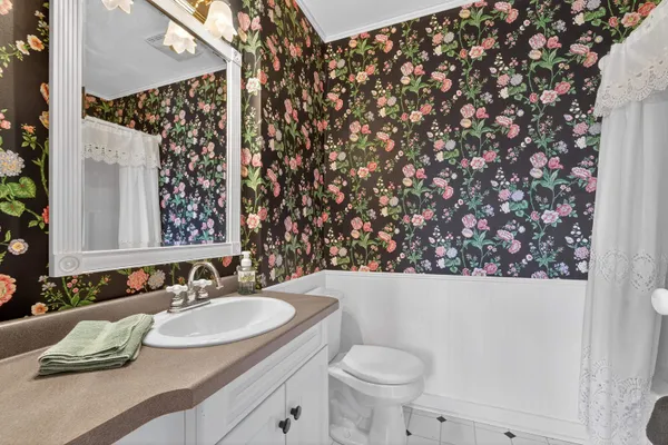 $949,900 | 107 Lamine Lane, Combined Locks, WI 54113