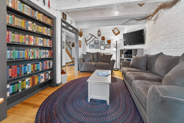 $949,900 | 107 Lamine Lane, Combined Locks, WI 54113