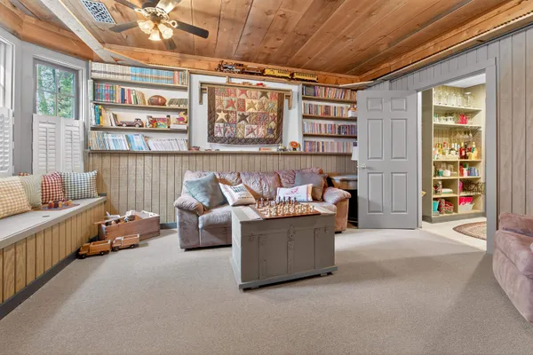 $949,900 | 107 Lamine Lane, Combined Locks, WI 54113