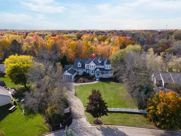 $949,900 | 107 Lamine Lane, Combined Locks, WI 54113