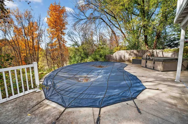 $949,900 | 107 Lamine Lane, Combined Locks, WI 54113