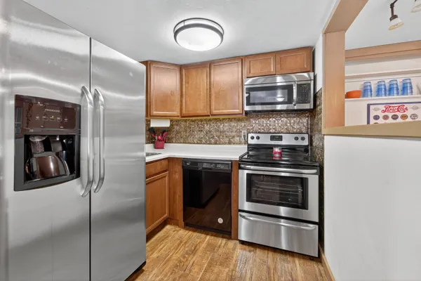 $949,900 | 107 Lamine Lane, Combined Locks, WI 54113