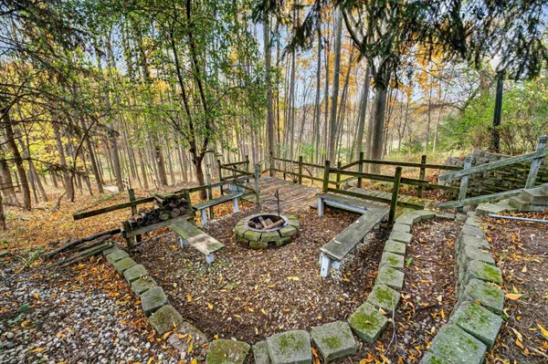 $949,900 | 107 Lamine Lane, Combined Locks, WI 54113