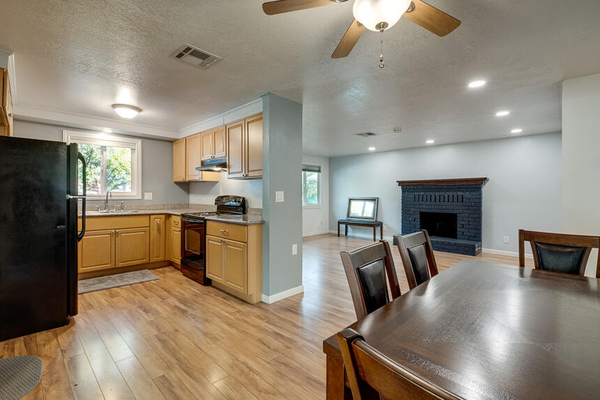 2358 Roberts Road Medford, OR 97504 - Photo 7 of 26 2358 Roberts-11