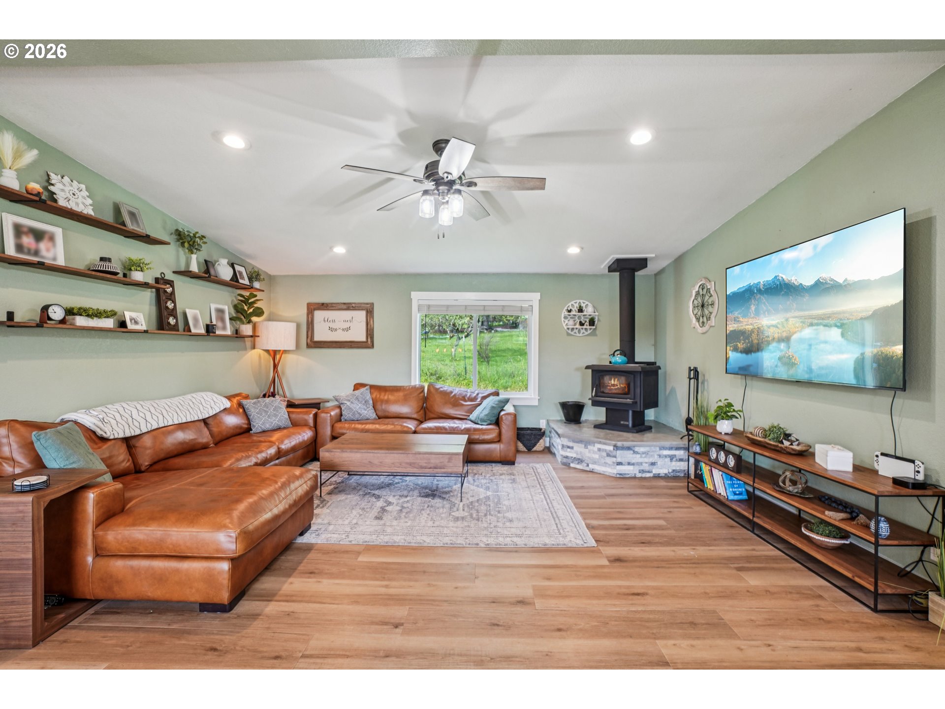 19285 South Lyons Road Oregon City, OR 97045 - Photo 8 of 40