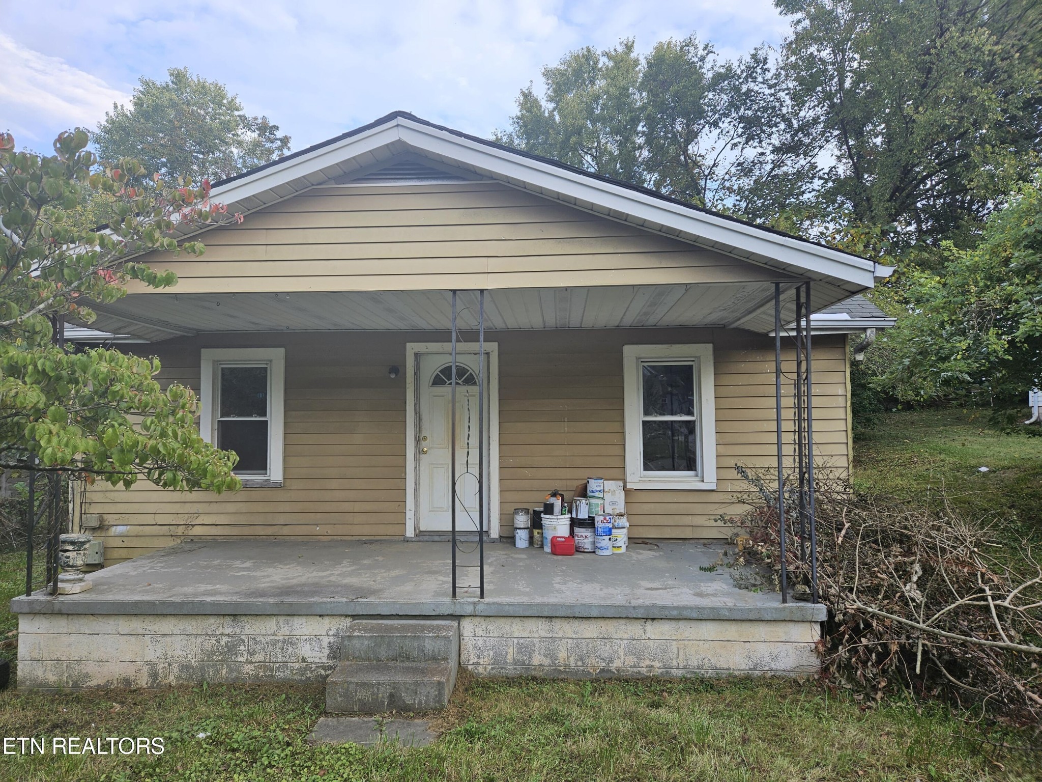 1606 Berry Road Knoxville, TN 37920 - Photo 1 of 8 Gallery Image 1