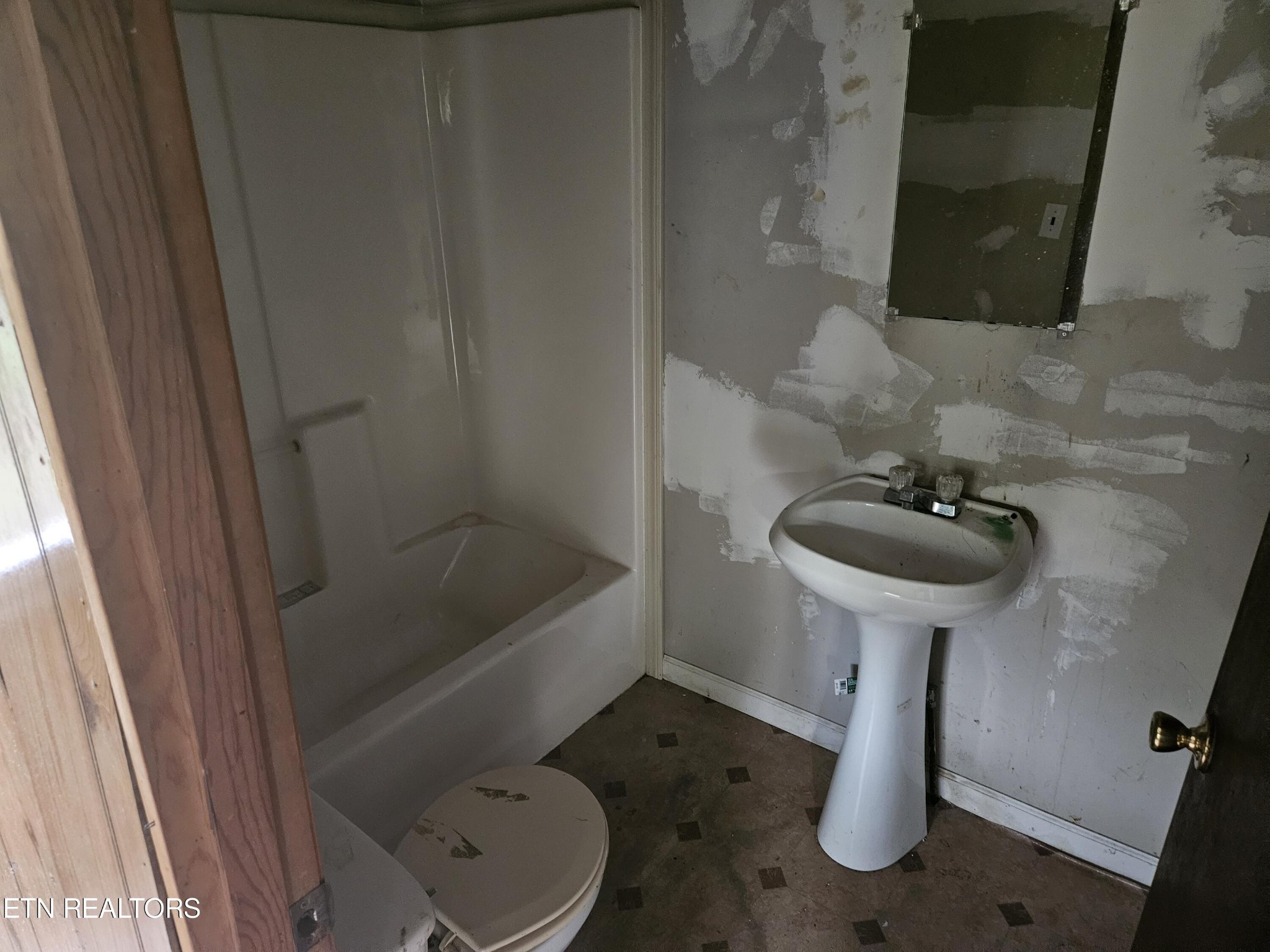 1606 Berry Road Knoxville, TN 37920 - Photo 4 of 8 Gallery Image 4