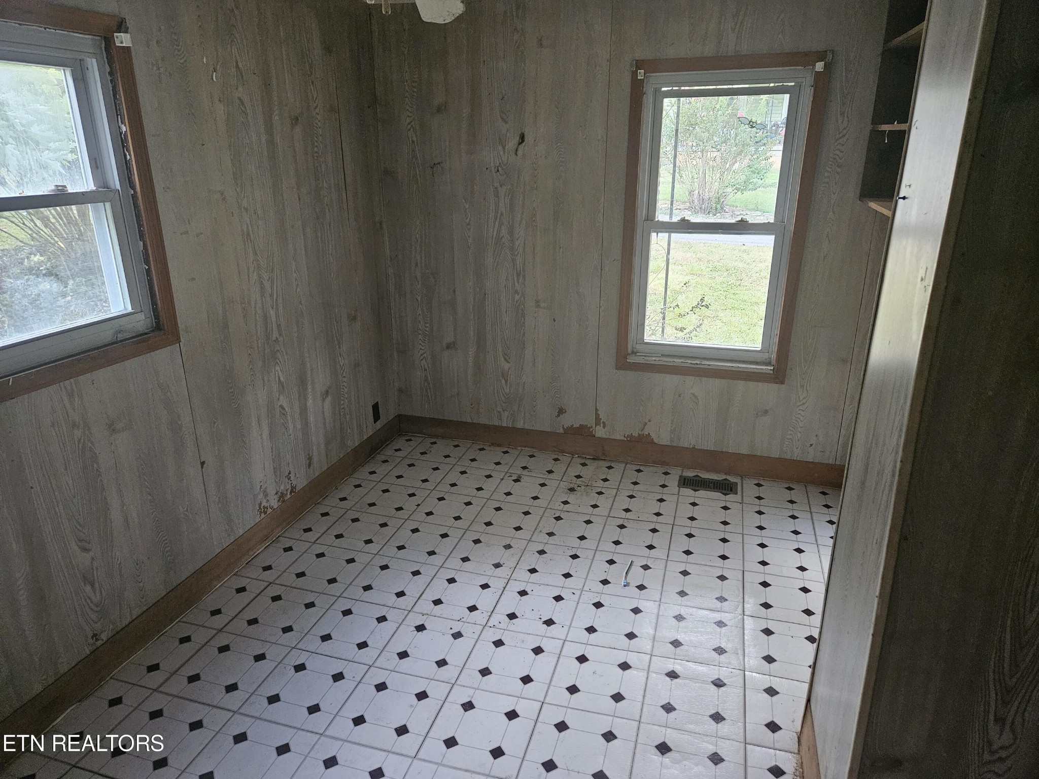 1606 Berry Road Knoxville, TN 37920 - Photo 6 of 8 Gallery Image 6