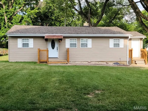 $179,900 | 54 Monticello Place, Fairview Heights, IL 62208