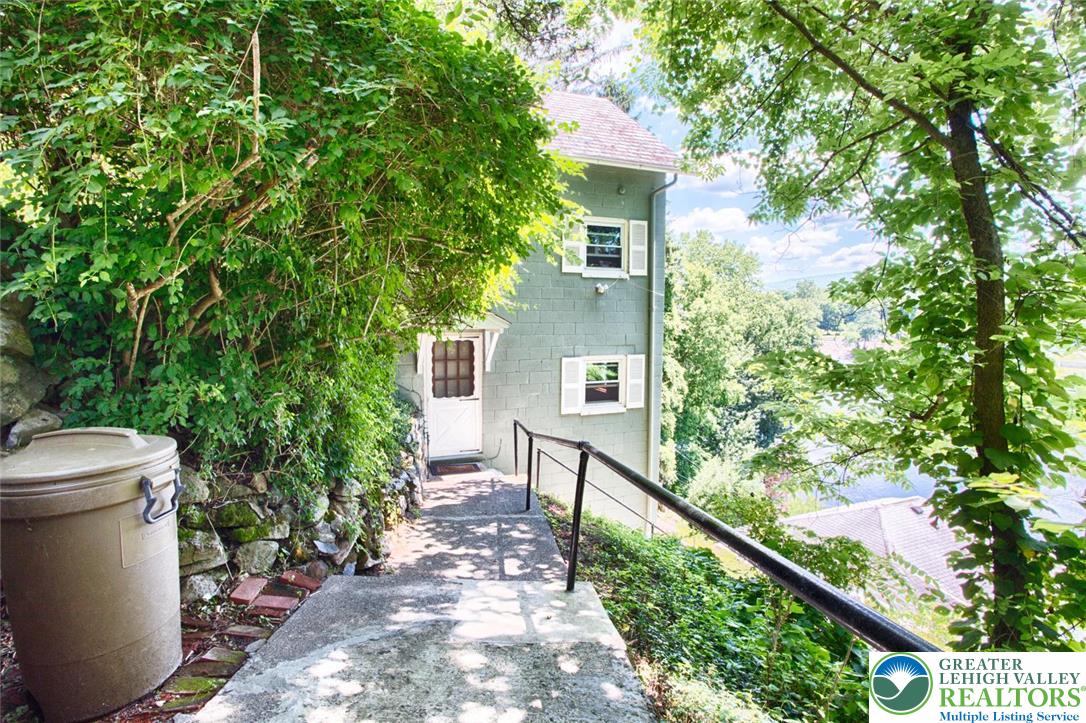 5451 Depues Road Bangor, PA 18013 - Photo 3 of 15