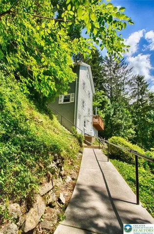 a view of a pathway both side of building