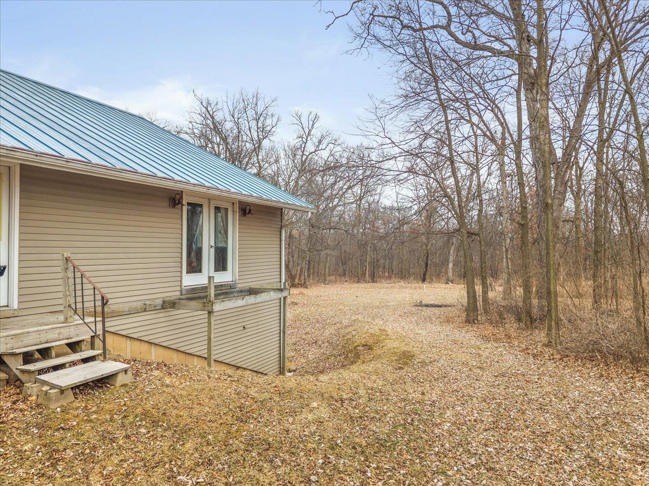 11660 Farm School Road Durand, IL 61024 - Photo 33 of 47 a view of a backyard with a large tree